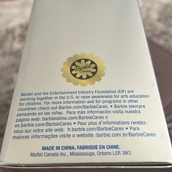 Holiday Visions Reina de las Nieves Barbie 2003 - Picture 7 of 7